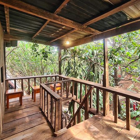 Ratanakiri Homestay & Jungle Trek バンラング エクステリア 写真